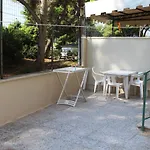 Apartamento Trilocale A Piano Terra A Due Passi Dal Mare