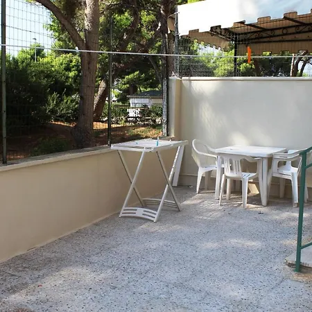 Apartament Trilocale A Piano Terra A Due Passi Dal Mare